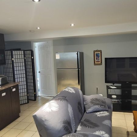 Lovely Guest Entire Apartment Minutes From Ottawa Airport Exteriör bild