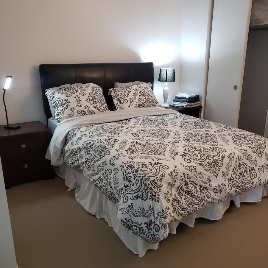 Lovely Guest Entire Apartment Minutes From Ottawa Airport Exteriör bild