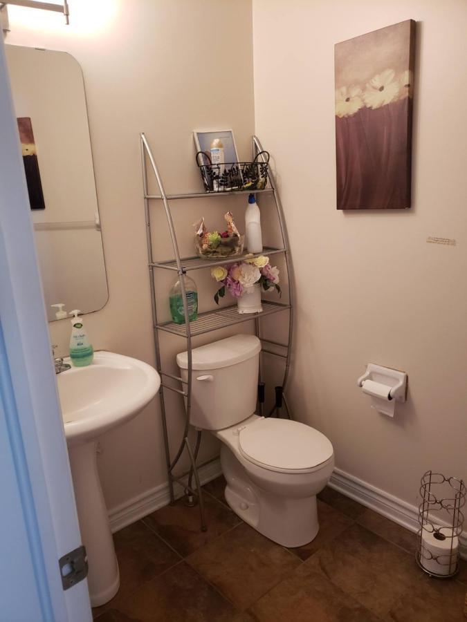 Lovely Guest Entire Apartment Minutes From Ottawa Airport Exteriör bild