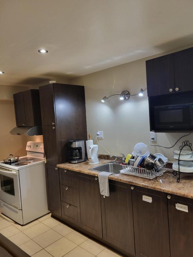 Lovely Guest Entire Apartment Minutes From Ottawa Airport Exteriör bild