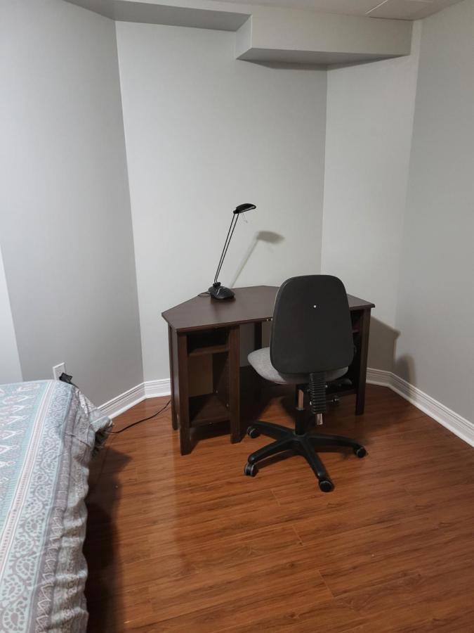 Lovely Guest Entire Apartment Minutes From Ottawa Airport Exteriör bild