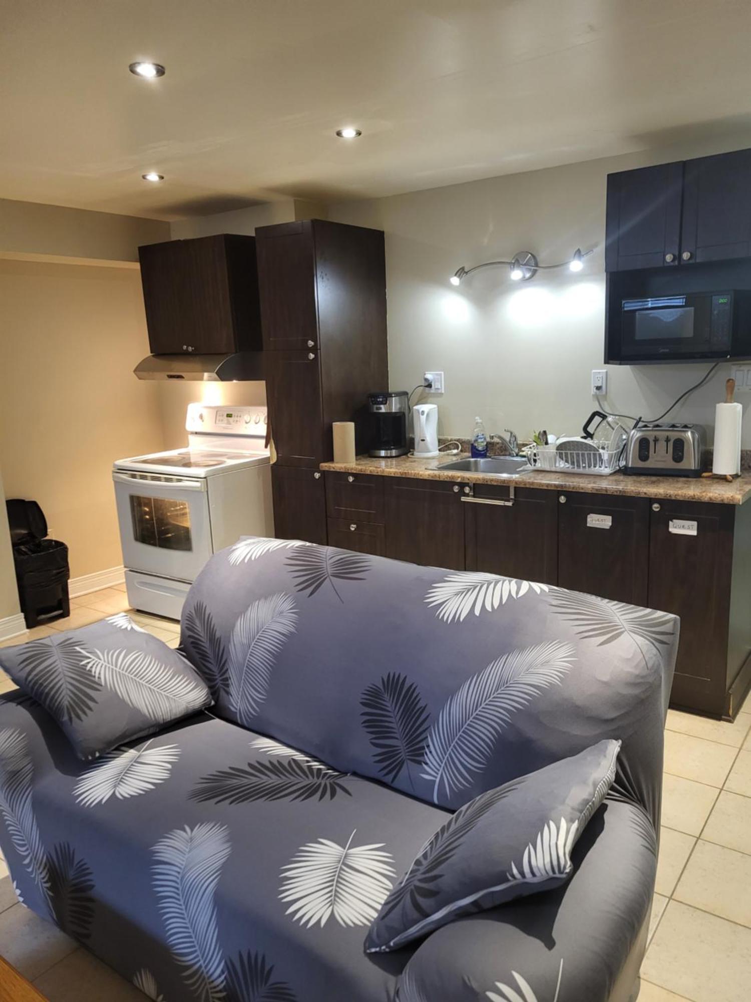 Lovely Guest Entire Apartment Minutes From Ottawa Airport Exteriör bild